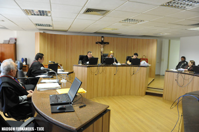 Loja é condenada a pagar R$ 4 mil por acusar estudante de furtar anel que custava R$ 1,00