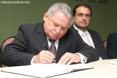 Desembargador Haroldo Máximo toma posse como diretor da Esmec