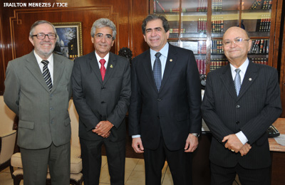 Desembargador Luiz Gerardo de Pontes Brígido recebe visita do presidente da Assembleia Legislativa
