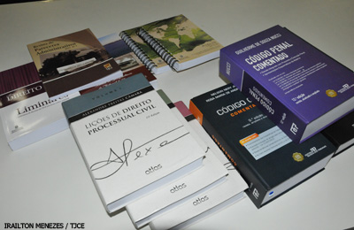 Tribunal de Justiça inicia entrega de  obras jurídicas para comarcas do Interior