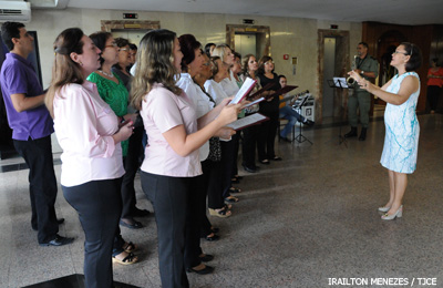 Coral do Tribunal de Justiça do Ceará homenageia servidoras no Dia Internacional da Mulher