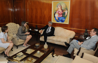 Presidente do TJCE recebe visita  da secretária de Justiça do Estado