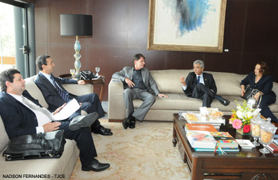 Presidente do TJCE participa de reunião com governador, corregedor nacional e presidente do TRT