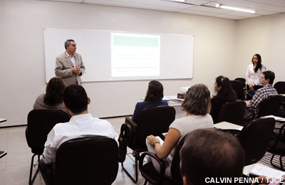 Servidores participam de reunião sobre revisão do Plano Estratégico da Justiça do Ceará