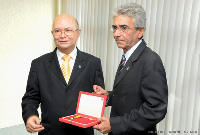 8ª Seção do 1º Grupamento de Bombeiros com sede no TJCE homenageia magistrados e militares
