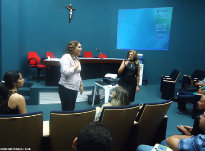 Palestra alerta infratores da Lei Maria da Penha sobre riscos do álcool e das drogas