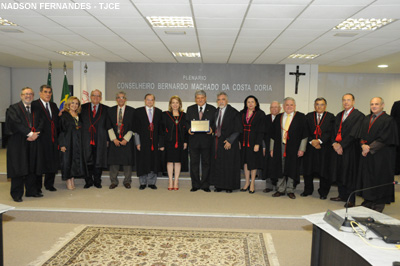 Desembargador Ademar Mendes Bezerra recebe homenagem do Órgão Especial