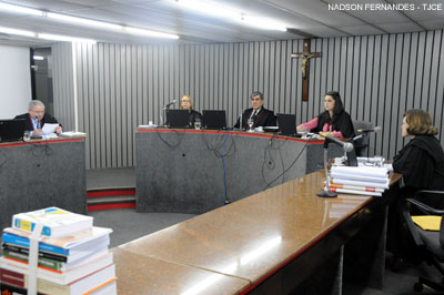 2ª Câmara Criminal do TJCE nega liberdade para acusado de assaltar residência em Fortaleza