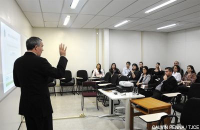 Seplag do Tribunal de Justiça do Ceará recebe visita de equipe do TCM