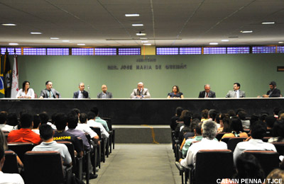 Jurista português fala sobre controle de constitucionalidade durante palestra na Esmec