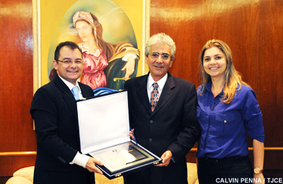 Presidente do TJCE recebe homenagem do Centro de Integração Empresa-Escola