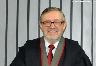 Desembargador Francisco Lincoln assume interinamente a Presidência do TJCE