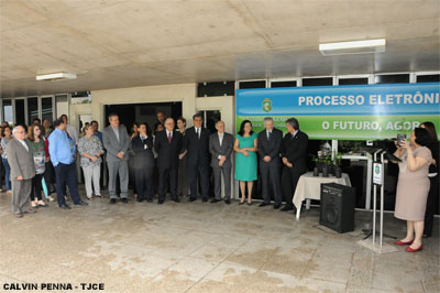 Desembargadores plantam mudas de árvores para celebrar o Dia Mundial do Meio Ambiente