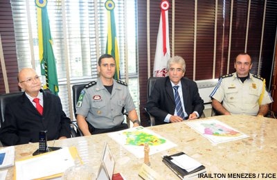 Presidente do TJCE recebe visita de  capitão da Força Nacional de Segurança