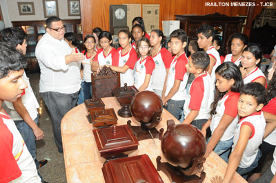 Tribunal de Justiça do Ceará recebe visita  de 69 estudantes de escolas municipais