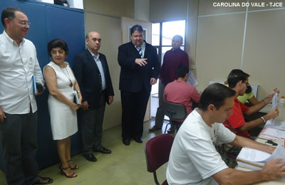 Professores da Uece visitam Fórum Clóvis Beviláqua para conhecer experiência do processo eletrônico