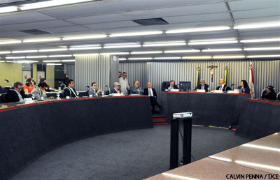 Aprovados no concurso para juiz escolhem comarcas durante sessão pública no TJCE