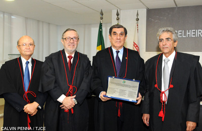 Desembargador João Byron de Figueiredo Frota se despede da magistratura cearense