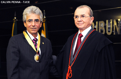 Desembargador Luiz Gerardo Brígido é homenageado pelo TCM com Medalha do Mérito Municipal
