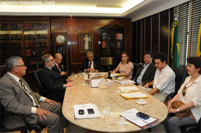 Presidente do Tribunal Justiça recebe representantes do Sindjustiça