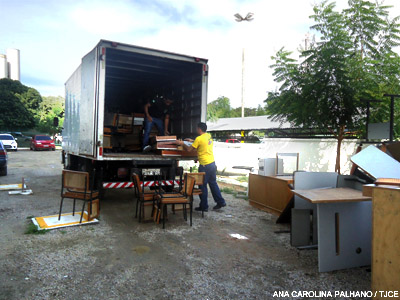 Tribunal de Justiça do Ceará doa móveis e cadeiras para Movimento Emaús