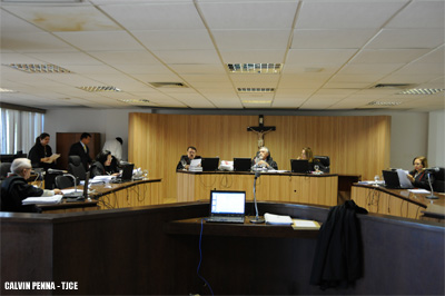 Unimed deve fornecer medicamento para tratamento domiciliar a paciente com câncer