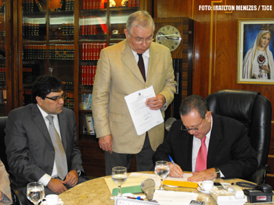 Assinado convênio para construção do Fórum de Mombaça