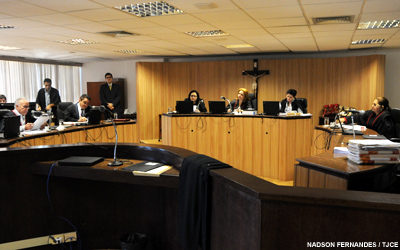 Veterinário exonerado sem processo administrativo ganha na Justiça direito à reintegração