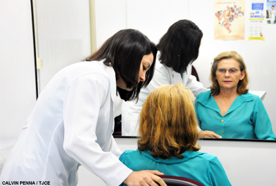 Campanha do Setor de Fonoaudiologia do TJCE ensina servidores a prevenir problemas vocais