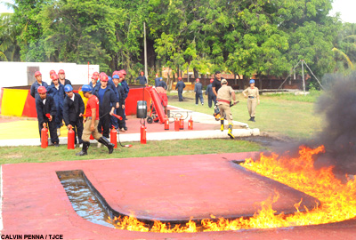 Brigadistas recebem certificados nesta terça-feira e participam de aulas práticas de salvamento