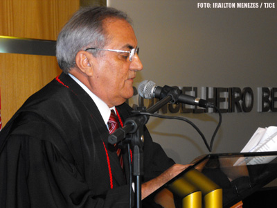 Humildade, honestidade e dedicação são promessas do novo desembargador