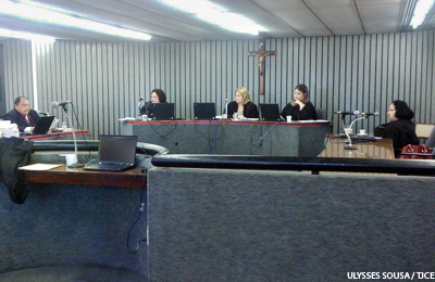 Bompreço e Hipercard devem pagar indenização de mais de R$ 7 mil para aposentado