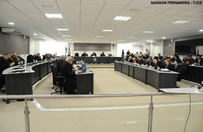 Pleno do TJCE arquiva processo administrativo contra juiz acusado de participar de rinha de galo