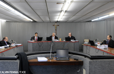 Acusados de tráfico de drogas, roubo e porte ilegal de arma de fogo têm negado pedido de liberdade