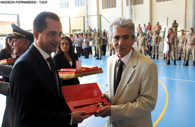 Desembargador Gerardo Brígido recebe comenda “Machadinha Simbólica” do Corpo de Bombeiros