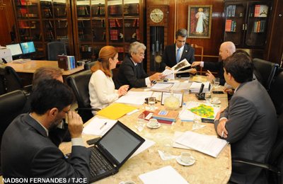 Presidente do TJCE recebe conselheiro Guilherme Calmon e equipe do CNJ