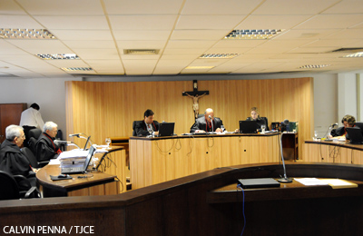 Justiça determina nomeação e posse de dentista aprovada em concurso do PSF em Fortaleza