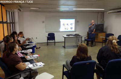 Servidores do Fórum Clóvis Beviláqua participam de curso de Libras