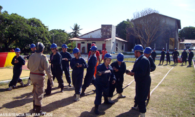 Assistência Militar do TJCE promove treinamento prático da Brigada de Incêndio de Caucaia