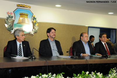 Estado, TJCE e Município de Fortaleza assinam convênio que beneficia mutuários da Cohab