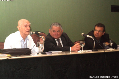 Magistrados e servidores do TJCE participam de aula-espetáculo do escritor Ariano Suassuna