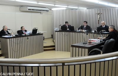 Coelce é condenada a indenizar e pagar pensão  à viúva de agricultor vítima de choque elétrico