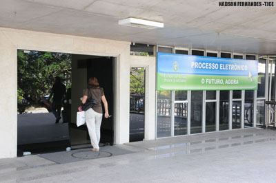 Presidente do TJCE recebe sindicato para  tratar sobre reivindicações dos servidores