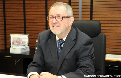 Desembargador Francisco Lincoln Araújo e Silva assume interinamente a Presidência do TJCE