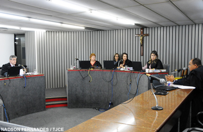 Supermercado Extra deverá indenizar estudante por falsa acusação de roubo de um par de sandálias