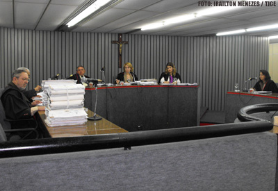 Itarema: Justiça julga inconstitucional aumento de salário dos vereadores