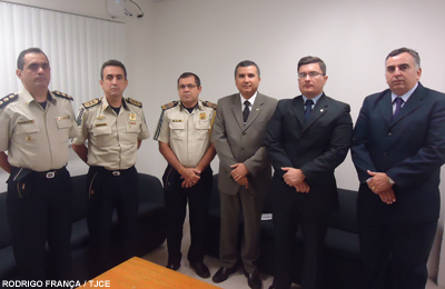 Comando da Polícia Militar realiza visita institucional ao Fórum Clóvis Beviláqua