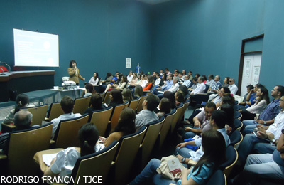 Diretores e chefes de departamentos do Fórum participam de palestra sobre excelência em gestão