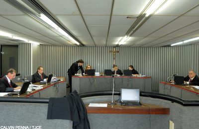 Fiat Consórcios deve pagar indenização de R$ 5 mil a cliente por cobrança indevida