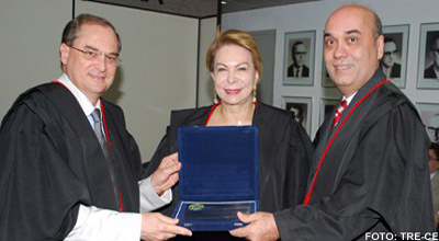 Juiz Francisco Luciano Lima Rodrigues  é homenageado pela Corte do TRE